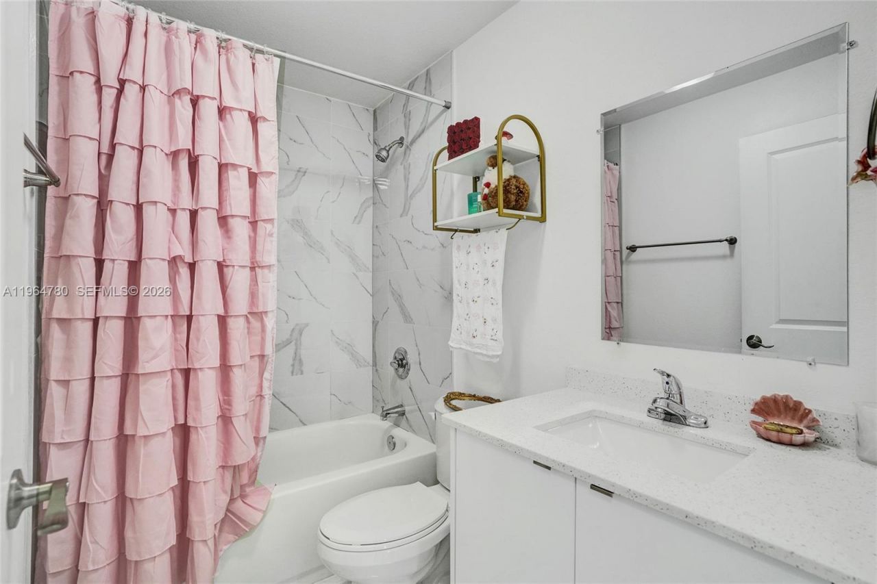 1712 NW 76th Ter, Unit 1712, Miami, FL 33147 Photo