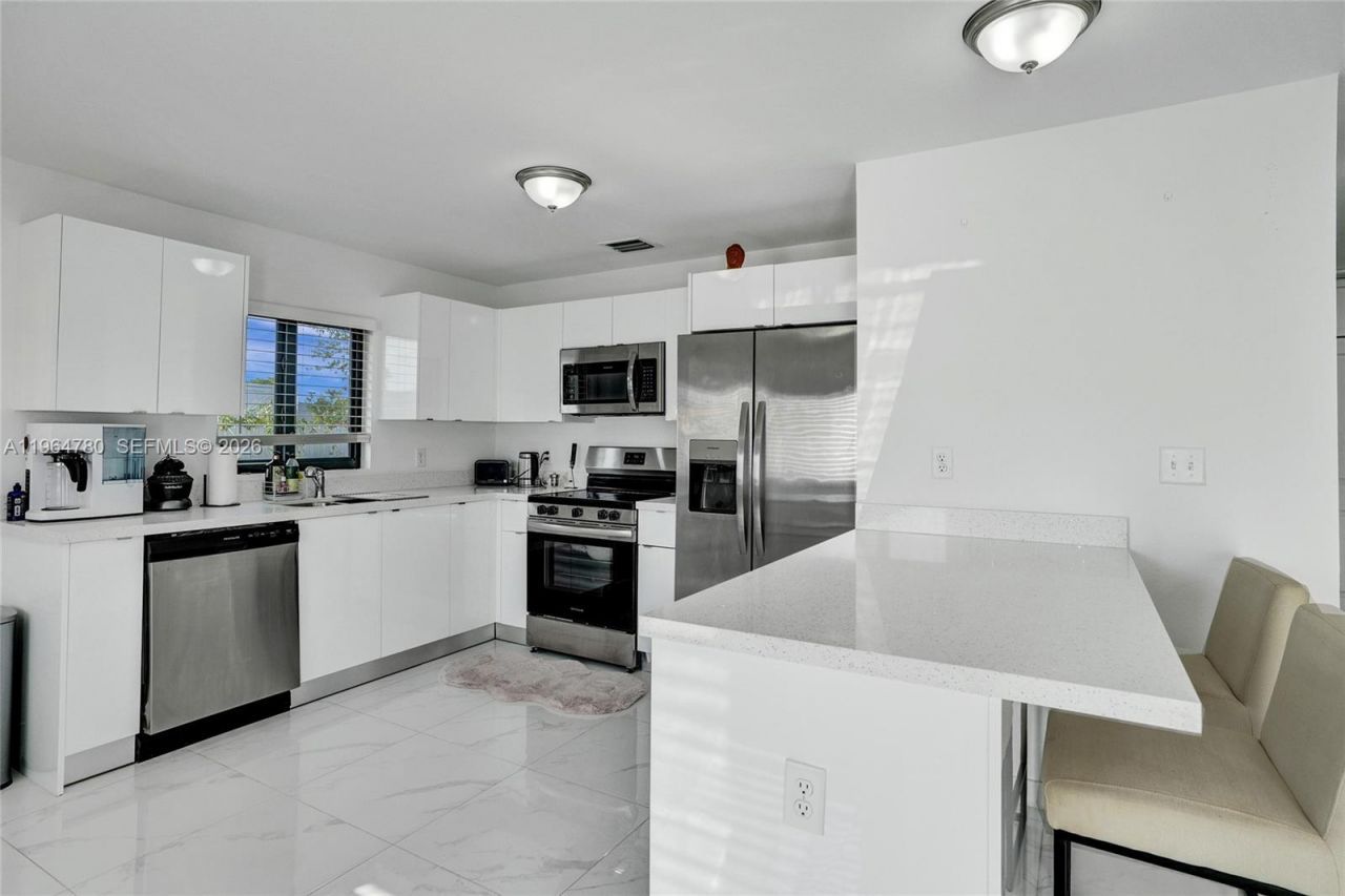 1712 NW 76th Ter, Unit 1712, Miami, FL 33147 Photo