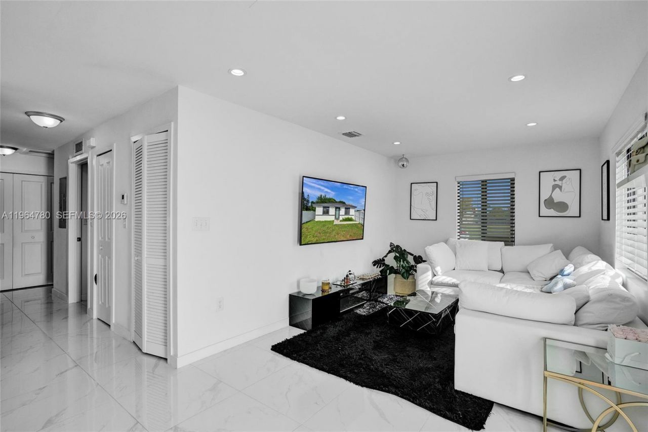 1712 NW 76th Ter, Unit 1712, Miami, FL 33147 Photo