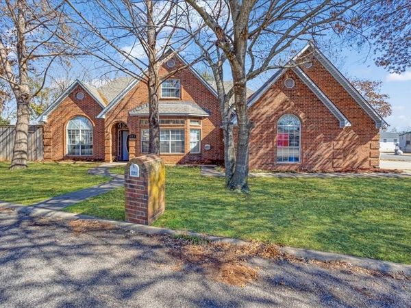 227 N Hopson Street, Van Alstyne, TX 75495