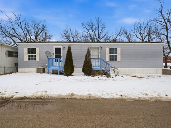 815 E Oakton St Street, Des Plaines, IL 60018