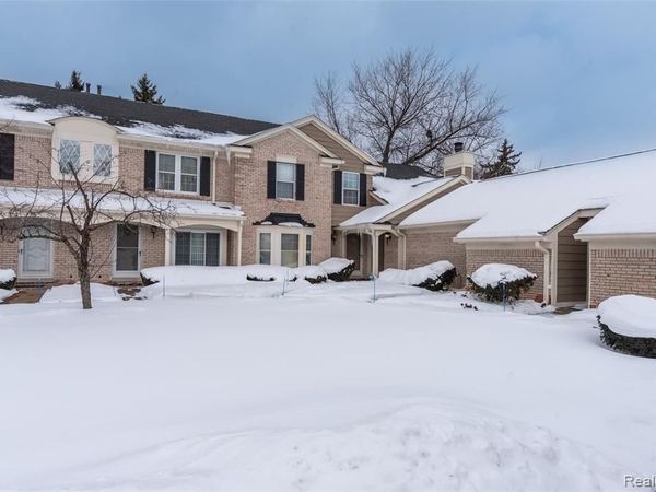 2677 Williamsburg Circle, Auburn Hills, MI 48326