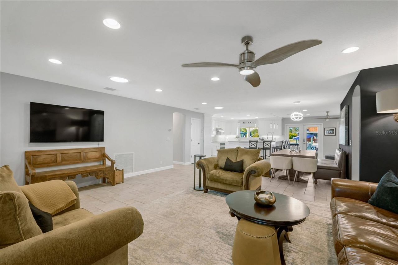 1963 Michigan Avenue Ne, Saint Petersburg, FL 33703 Photo