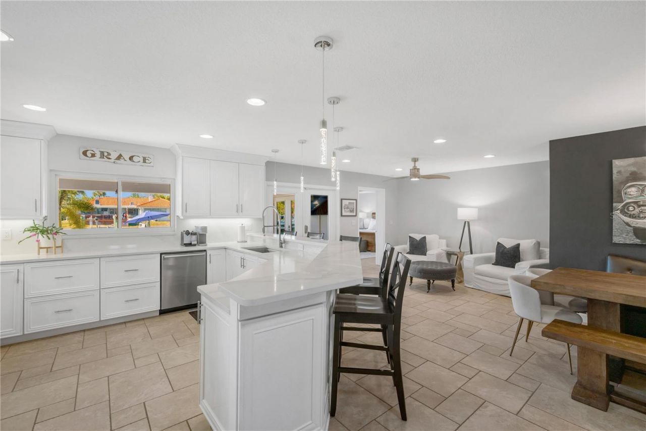 1963 Michigan Avenue Ne, Saint Petersburg, FL 33703 Photo