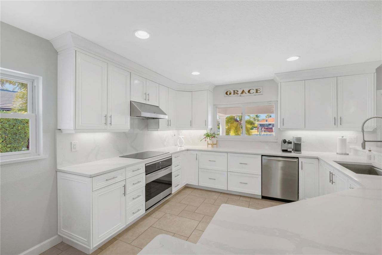 1963 Michigan Avenue Ne, Saint Petersburg, FL 33703 Photo