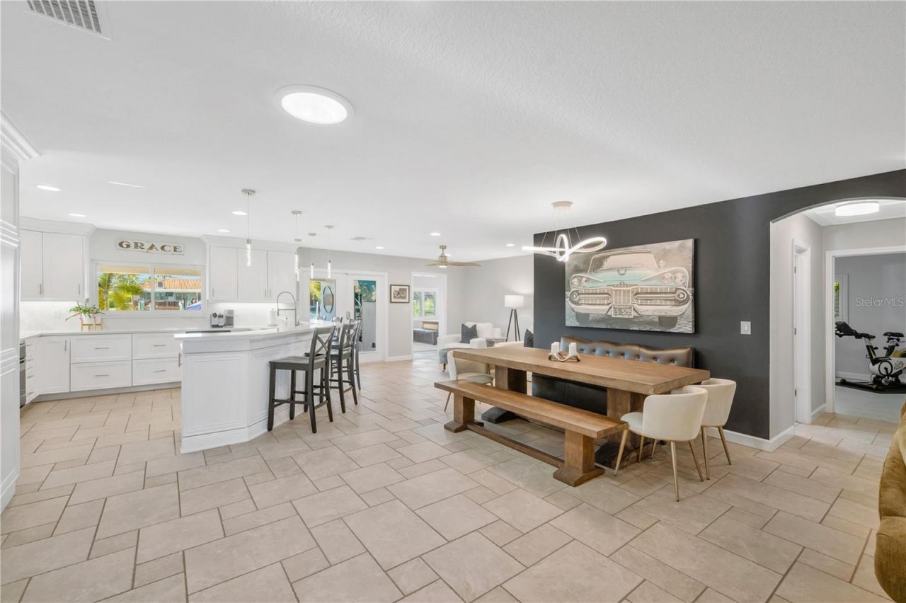 1963 Michigan Avenue Ne, Saint Petersburg, FL 33703 Photo