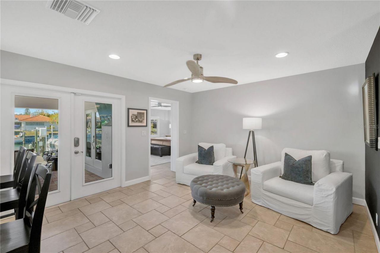 1963 Michigan Avenue Ne, Saint Petersburg, FL 33703 Photo