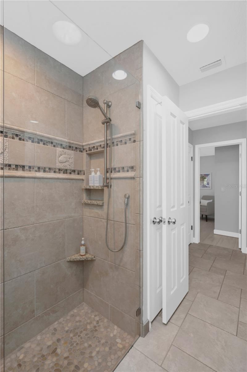 1963 Michigan Avenue Ne, Saint Petersburg, FL 33703 Photo