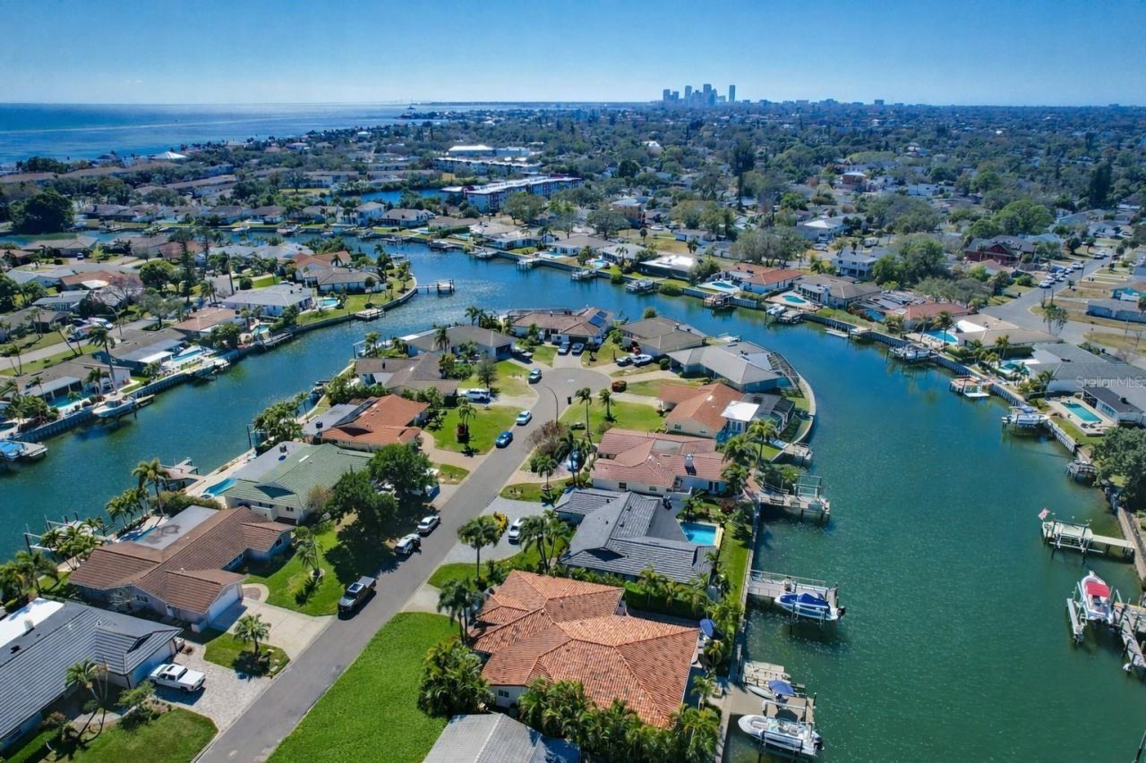 1963 Michigan Avenue Ne, Saint Petersburg, FL 33703 Photo