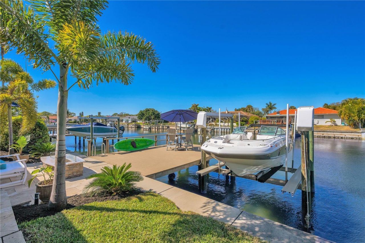 1963 Michigan Avenue Ne, Saint Petersburg, FL 33703 Photo