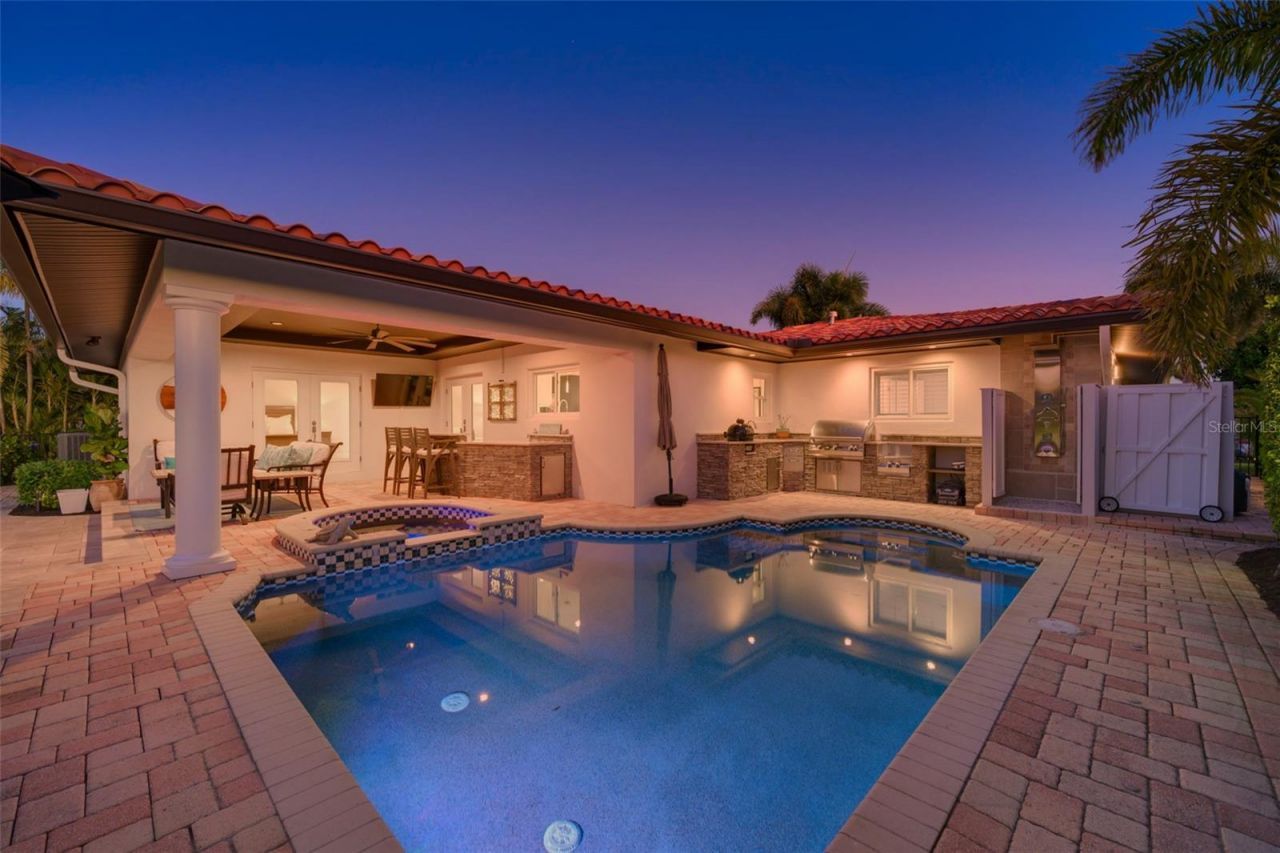 1963 Michigan Avenue Ne, Saint Petersburg, FL 33703 Photo