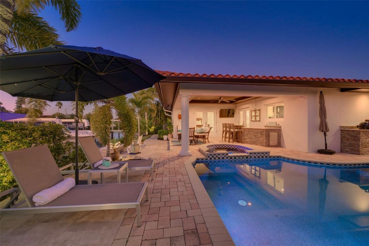 1963 Michigan Avenue Ne, Saint Petersburg, FL 33703 Photo