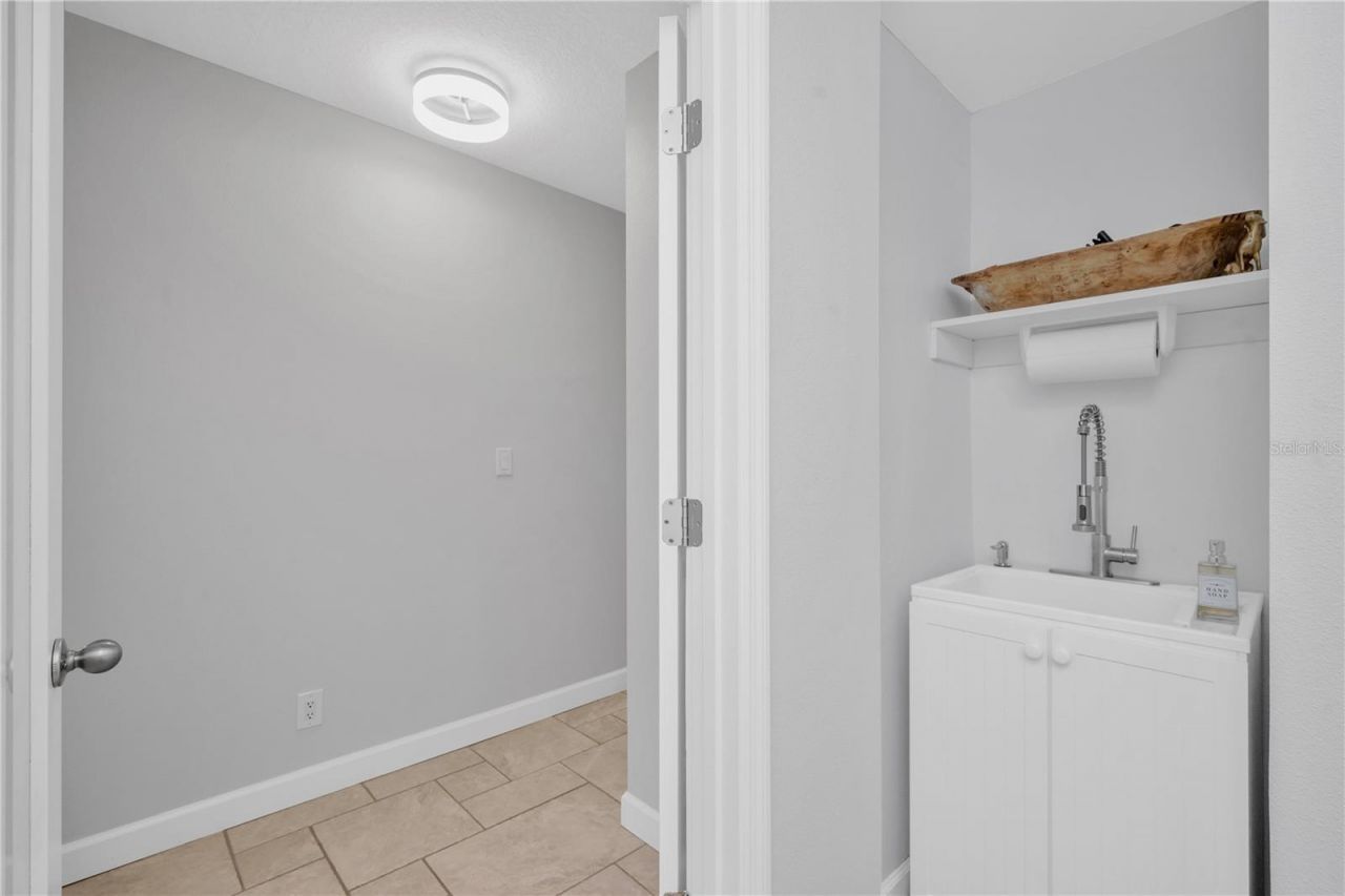 1963 Michigan Avenue Ne, Saint Petersburg, FL 33703 Photo