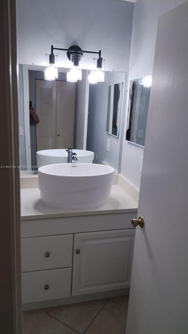 9999 Summerbreeze Dr, Unit 715, Sunrise, FL 33322 Photo