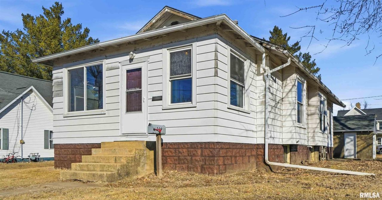 509 W Fort Street, Farmington, IL 61531 Main Photo