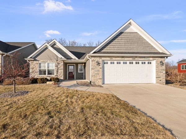 1220 Olde Brandy Lane, Davenport, IA 52807