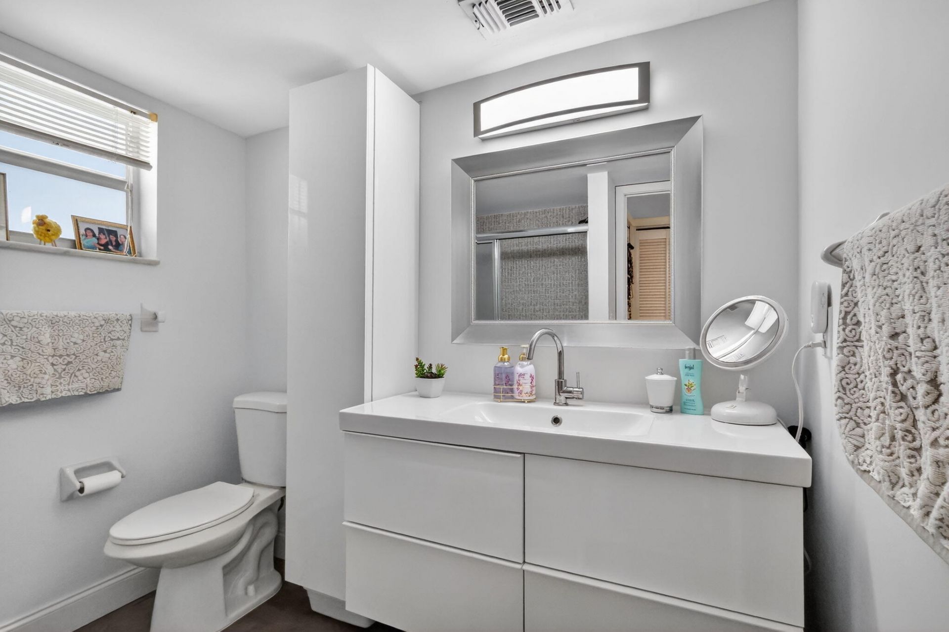 10 Colonial Club Drive, Unit 305, Boynton Beach, FL 33435 Photo