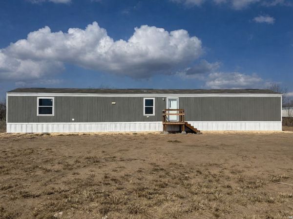 870 Ave. J, Christine, TX 78012