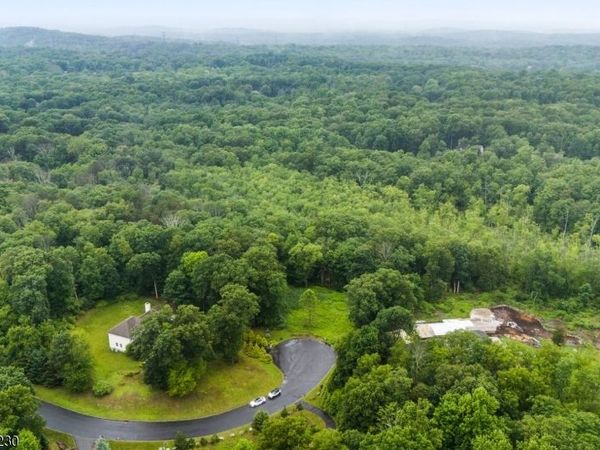 19 Lourdes Ct, Andover, NJ 07821