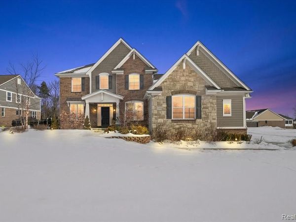 21090 Prestwick, Farmington Hills, MI 48335