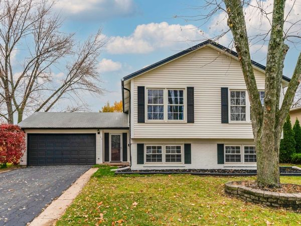 214 W Hintz Road, Arlington Heights, IL 60004