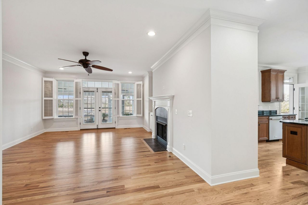 529 Two Mile Run Photo 14