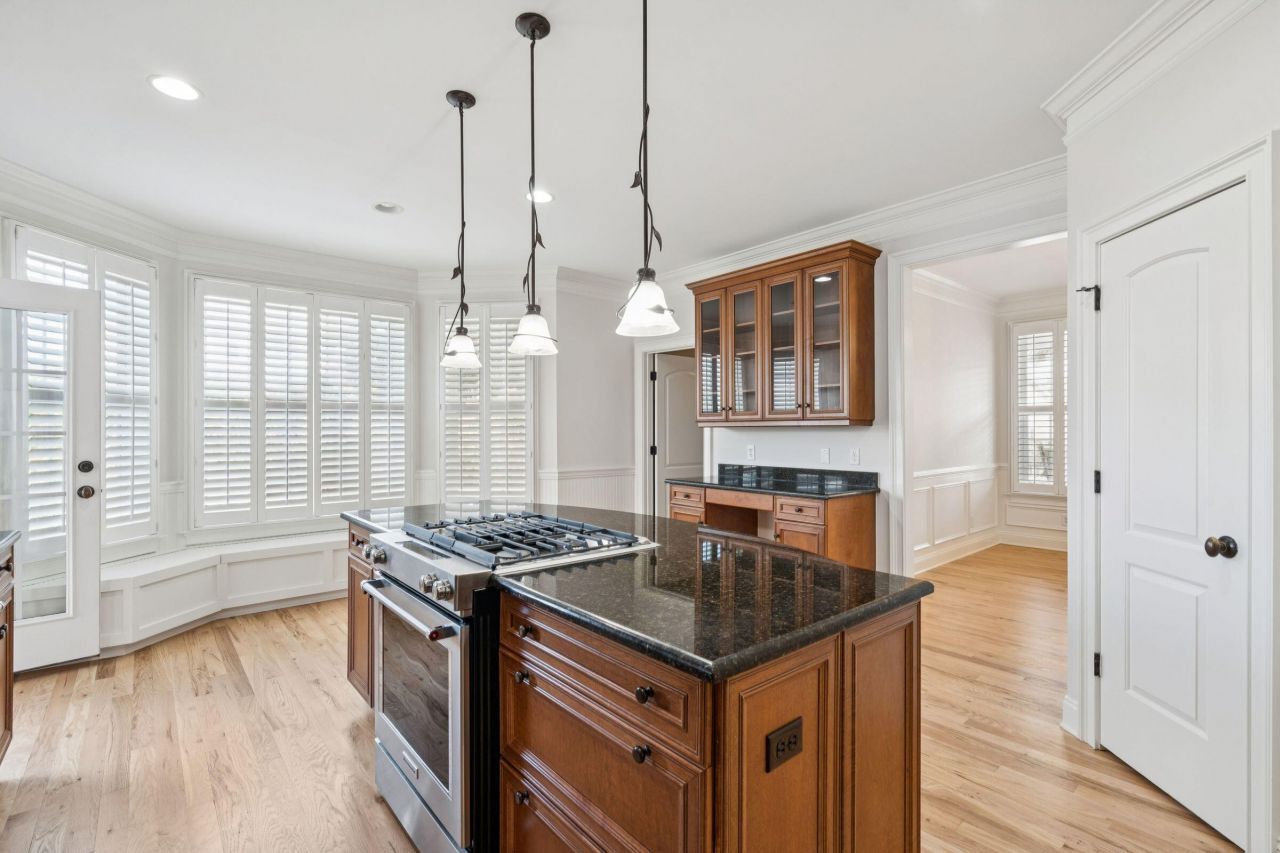 529 Two Mile Run Photo 25