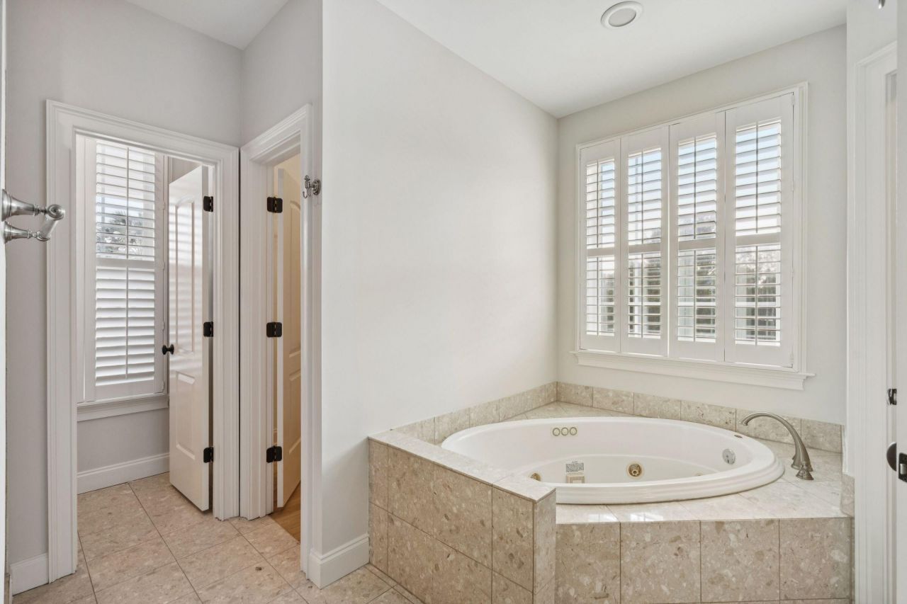 529 Two Mile Run Photo 50