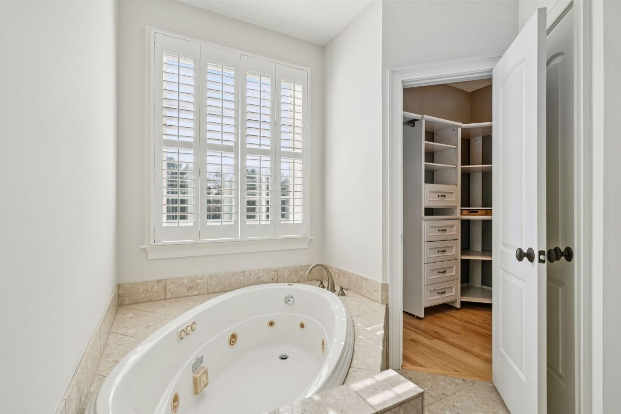 529 Two Mile Run Photo 51