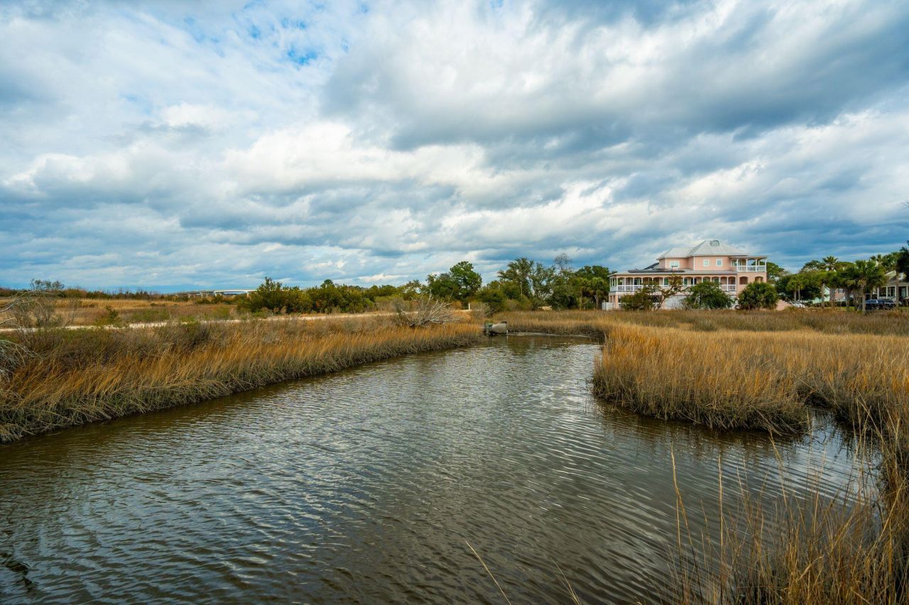 529 Two Mile Run Photo 97