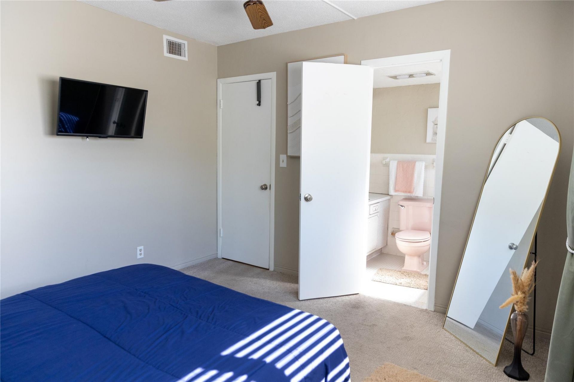 1900 NE 8th Court, Unit 201, Fort Lauderdale, FL 33304 Photo