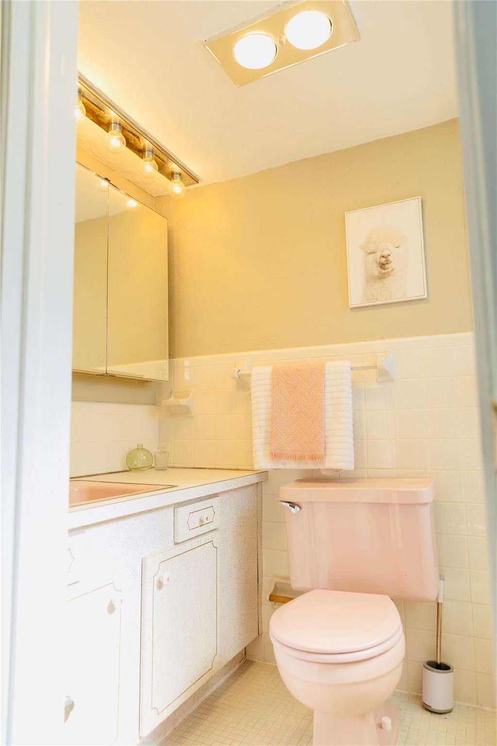 1900 NE 8th Court, Unit 201, Fort Lauderdale, FL 33304 Photo