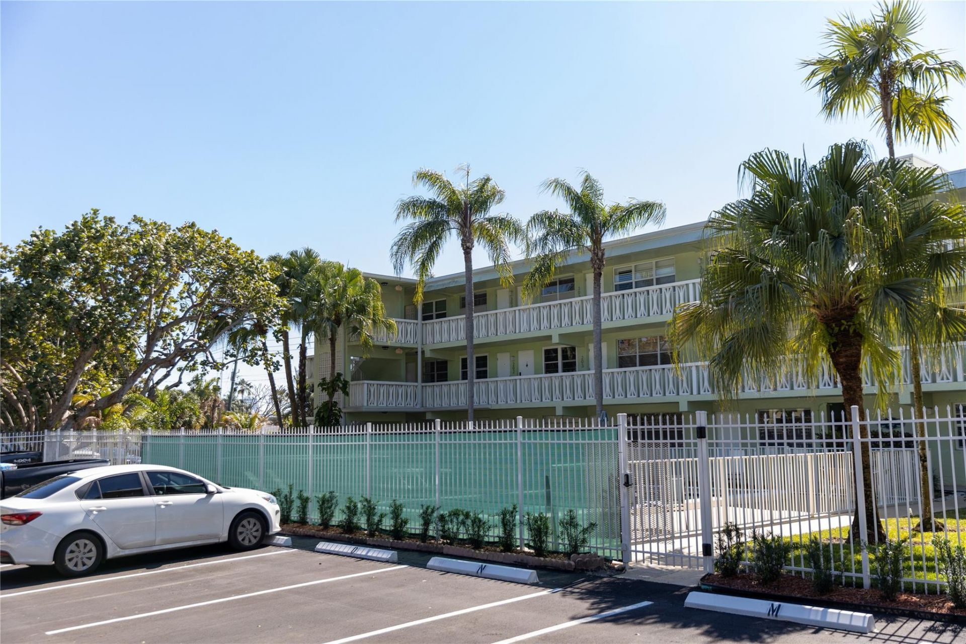 1900 NE 8th Court, Unit 201, Fort Lauderdale, FL 33304 Photo