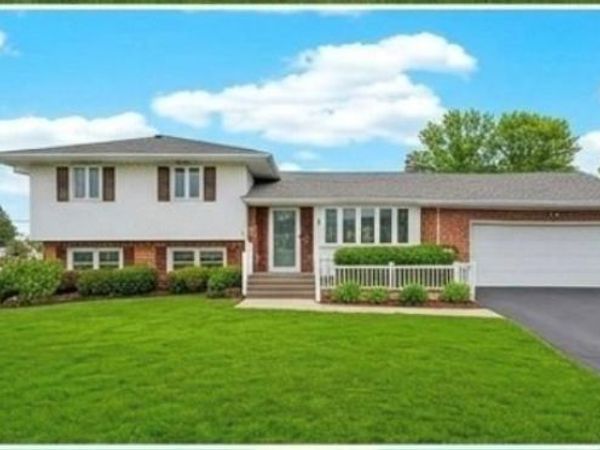 8 Whitebirch Lane, Commack, NY 11725