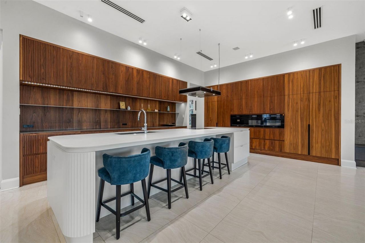 851 Brightwaters Boulevard Ne, Saint Petersburg, FL 33704 Photo