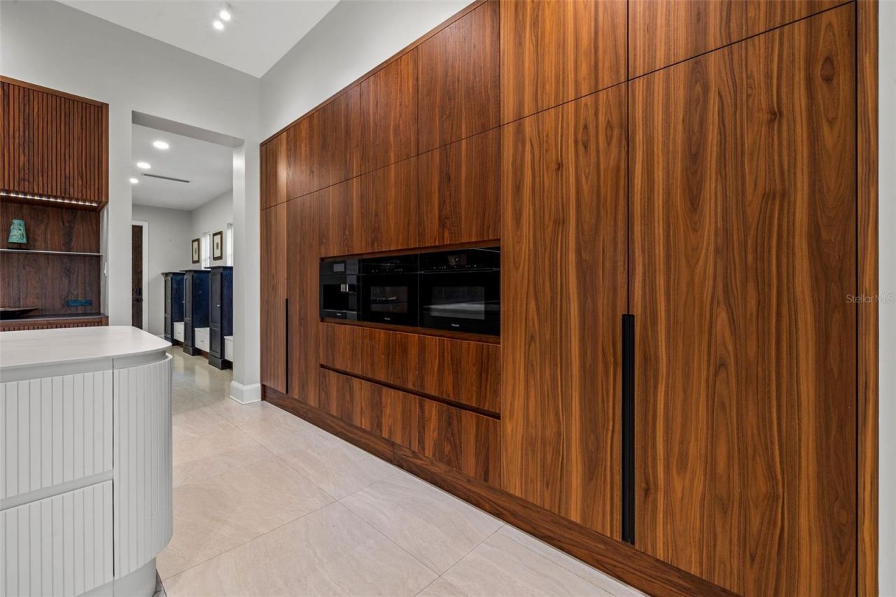 851 Brightwaters Boulevard Ne, Saint Petersburg, FL 33704 Photo