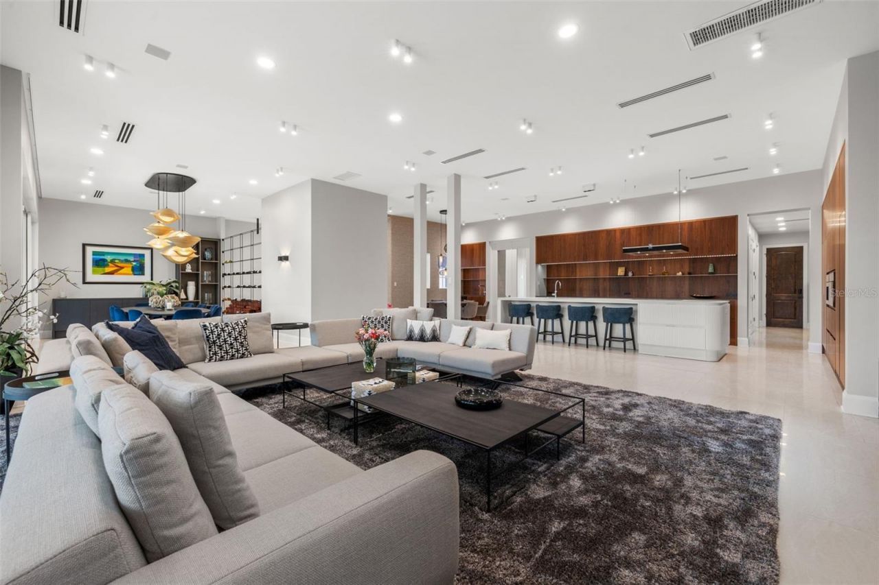 851 Brightwaters Boulevard Ne, Saint Petersburg, FL 33704 Photo