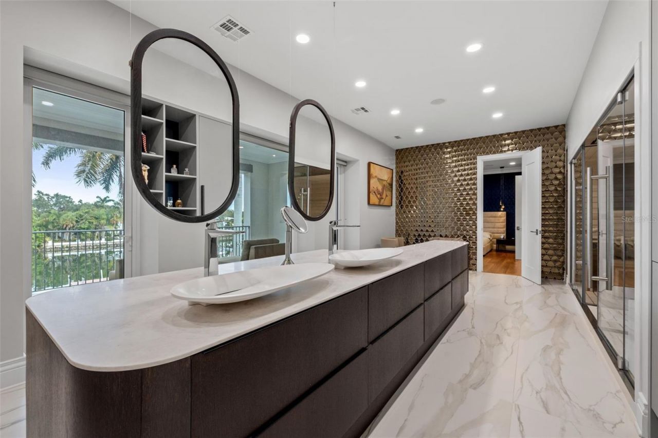 851 Brightwaters Boulevard Ne, Saint Petersburg, FL 33704 Photo