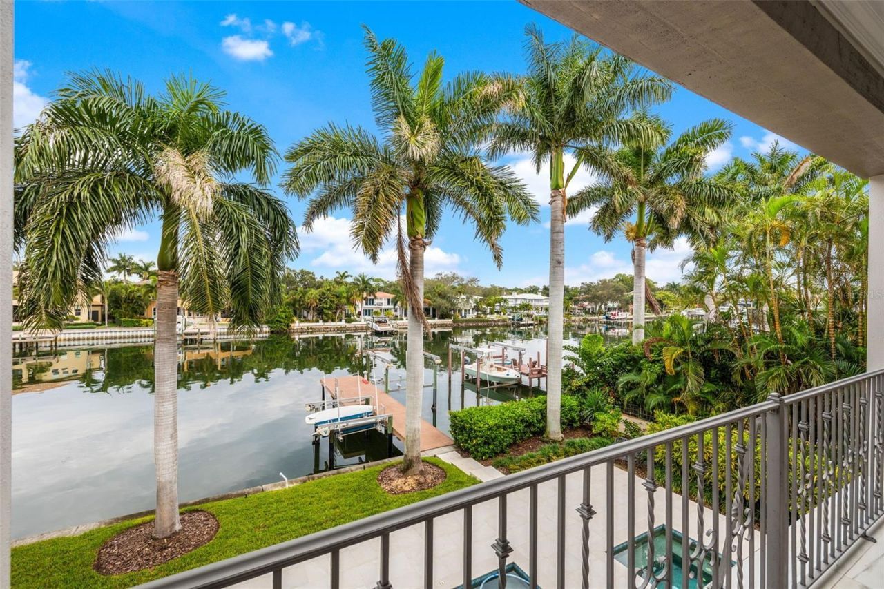 851 Brightwaters Boulevard Ne, Saint Petersburg, FL 33704 Photo