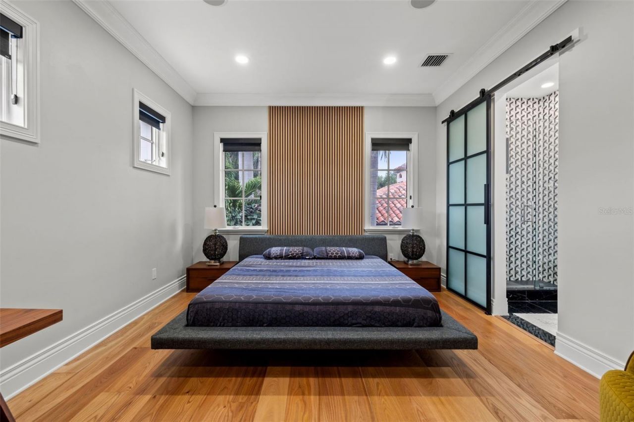 851 Brightwaters Boulevard Ne, Saint Petersburg, FL 33704 Photo