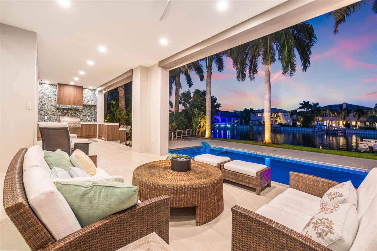 851 Brightwaters Boulevard Ne, Saint Petersburg, FL 33704 Photo