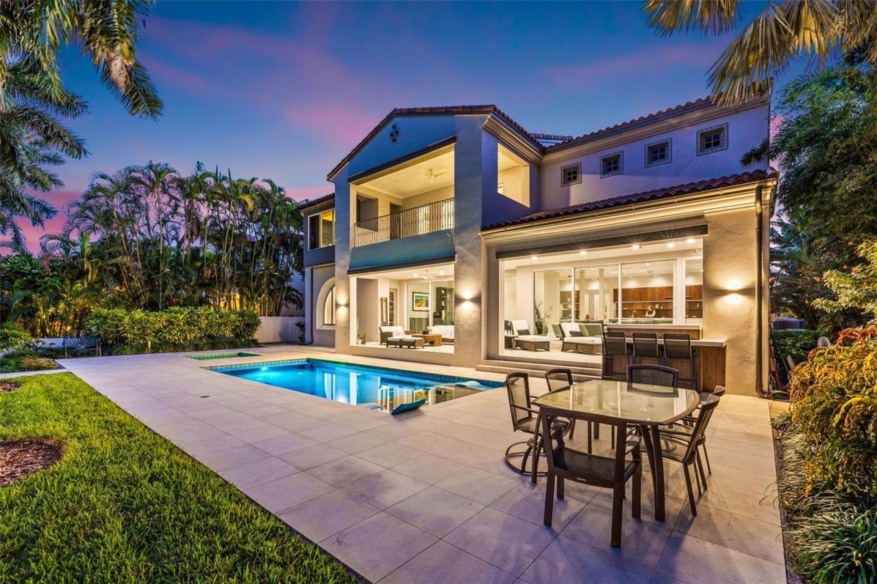 851 Brightwaters Boulevard Ne, Saint Petersburg, FL 33704 Photo