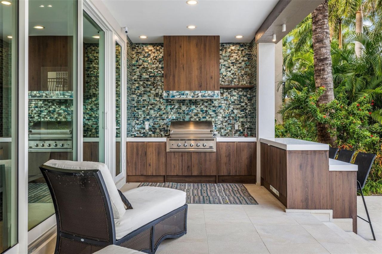 851 Brightwaters Boulevard Ne, Saint Petersburg, FL 33704 Photo