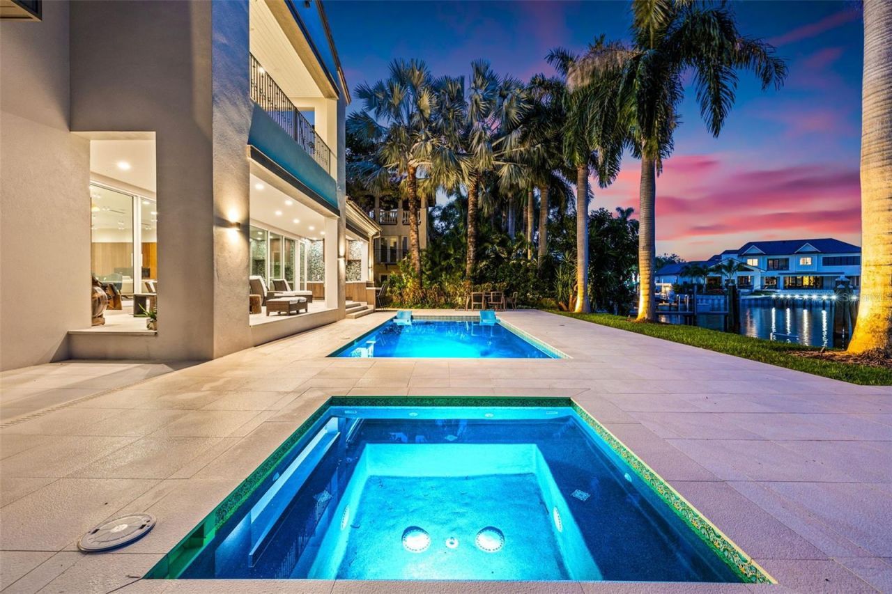 851 Brightwaters Boulevard Ne, Saint Petersburg, FL 33704 Photo