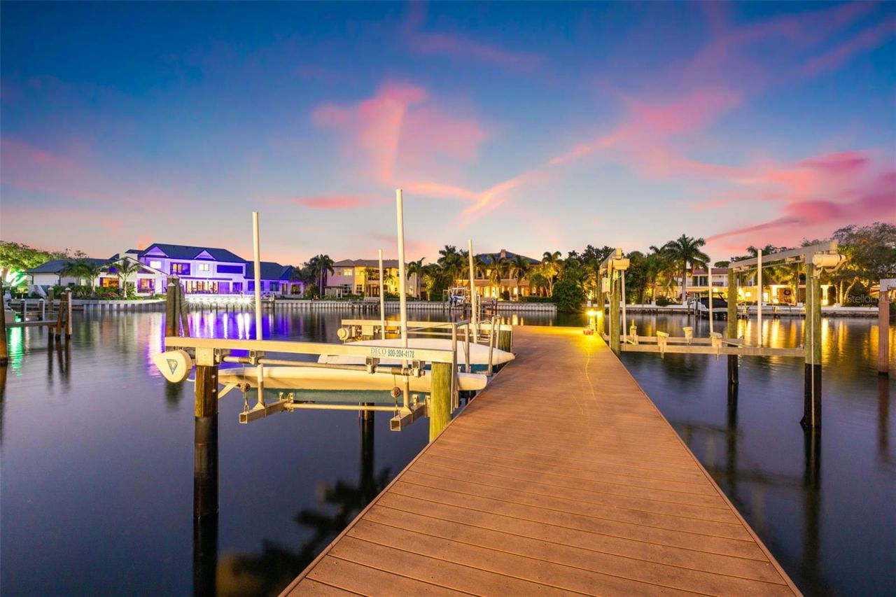 851 Brightwaters Boulevard Ne, Saint Petersburg, FL 33704 Photo