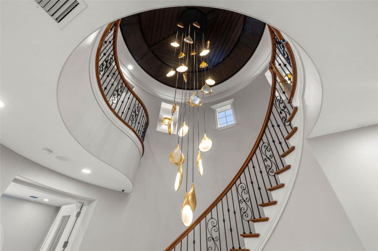 851 Brightwaters Boulevard Ne, Saint Petersburg, FL 33704 Photo