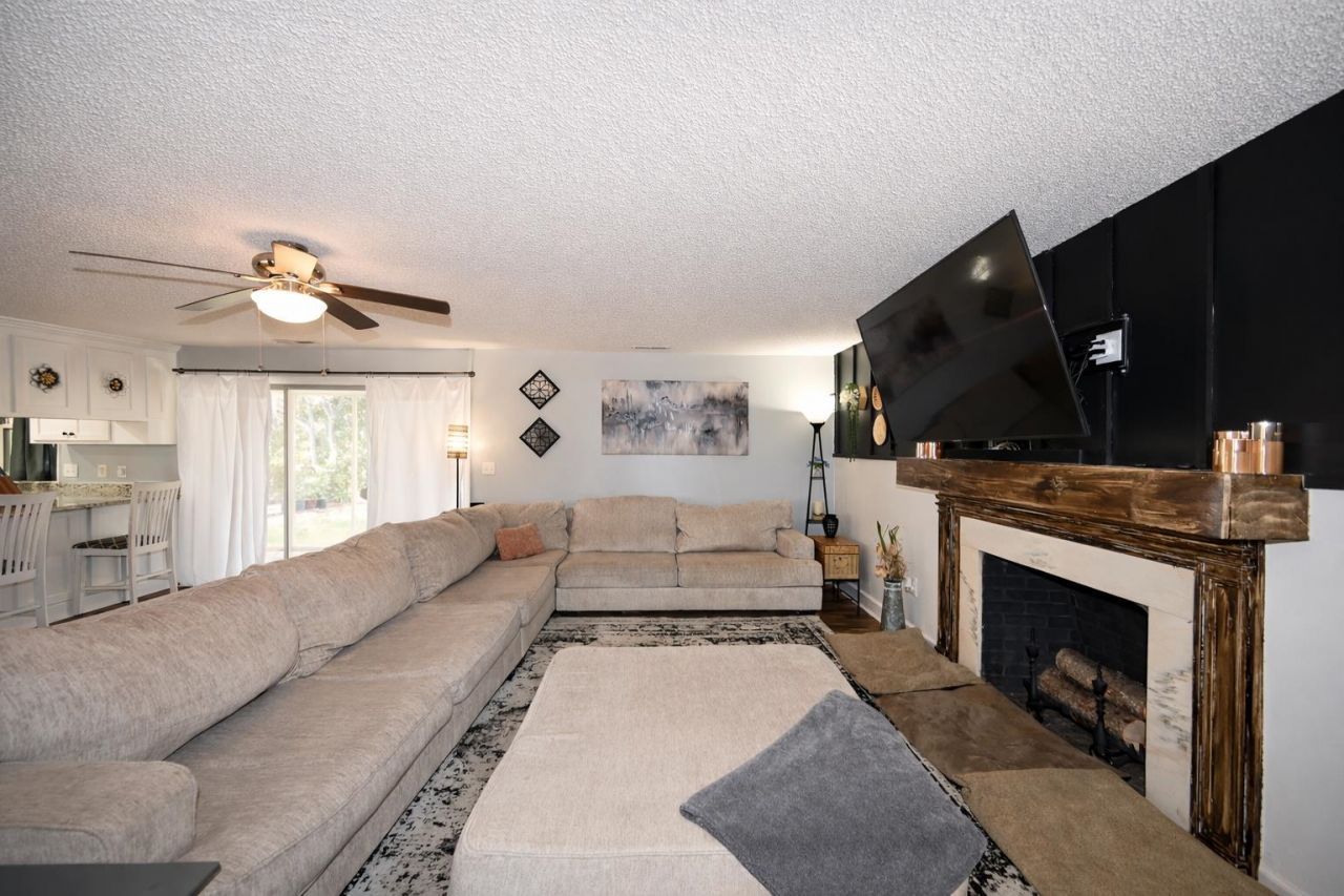 3210 Bryant St. Photo 4