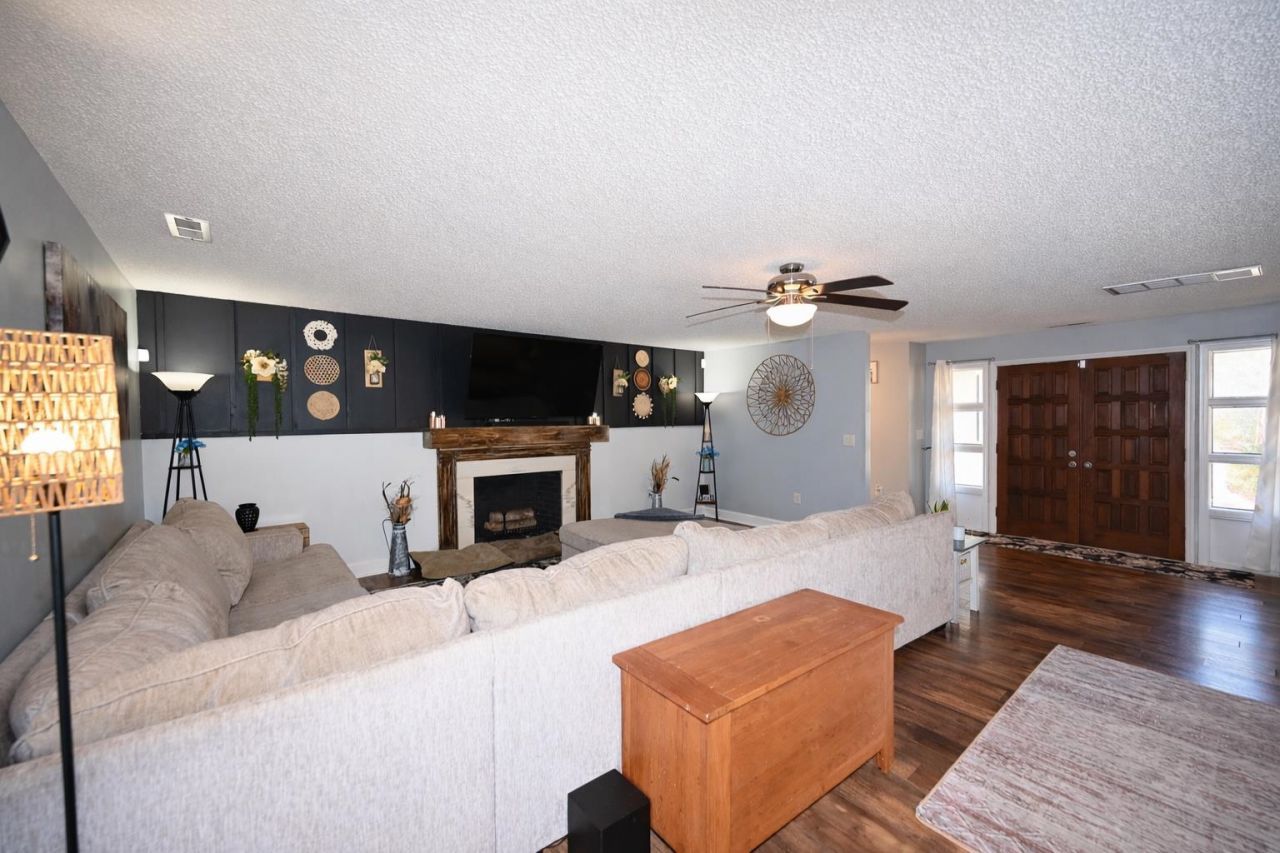 3210 Bryant St. Photo 6