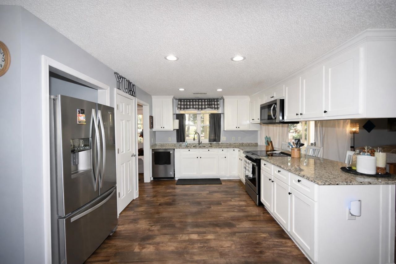 3210 Bryant St. Photo 9