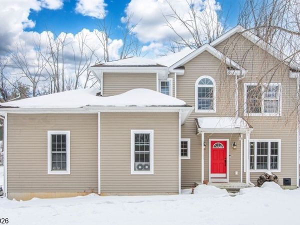 26 Aster St, Vernon, NJ 07418